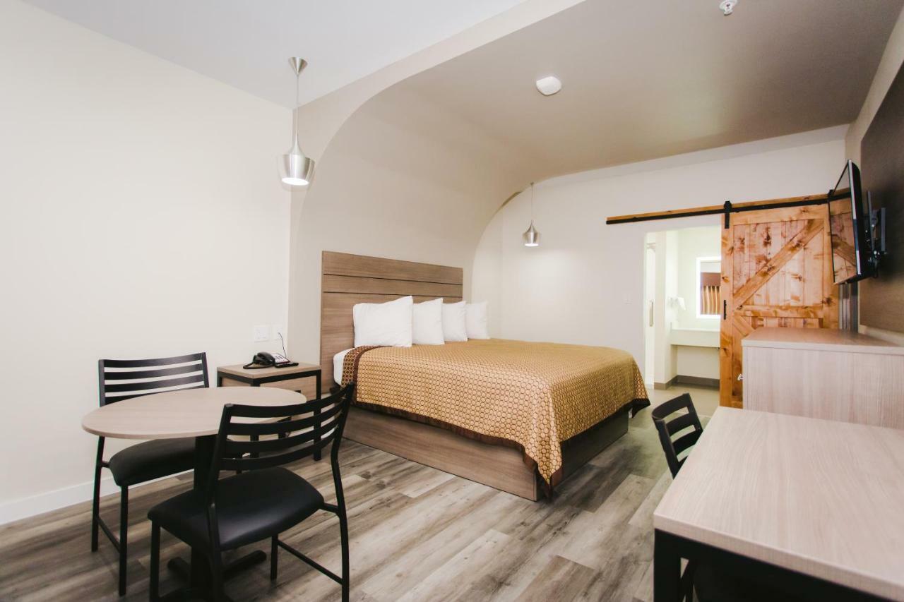 Palace Inn- Louetta Hotel